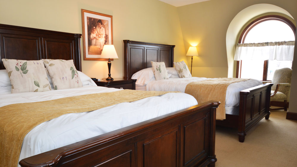 Double Queen Deluxe Rooms